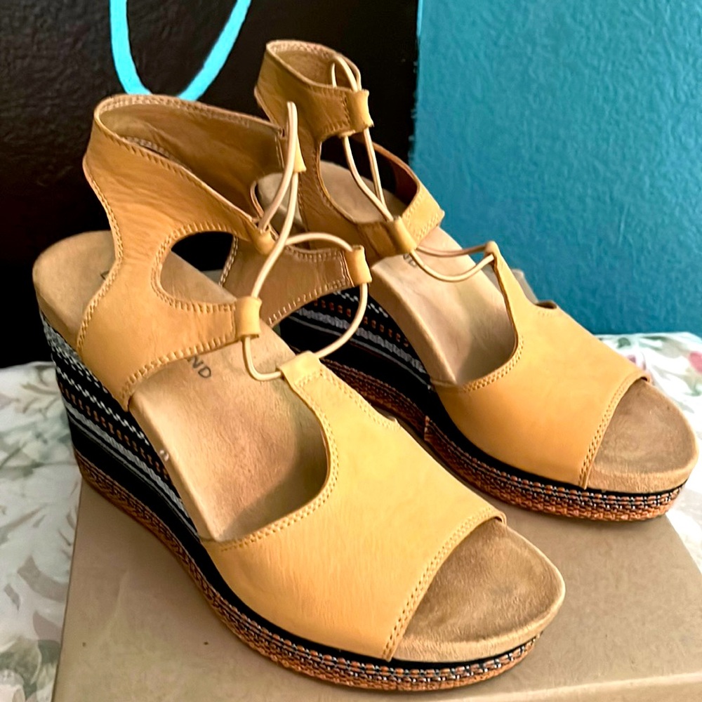 Lucky Brand espadrille platform sandals